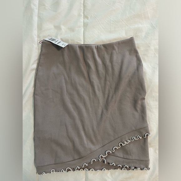 Aritzia Sunday Best skirt - Picture 2 of 2